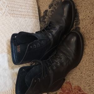 Ariat Women's Black Lace up Leather Boot Size 9B